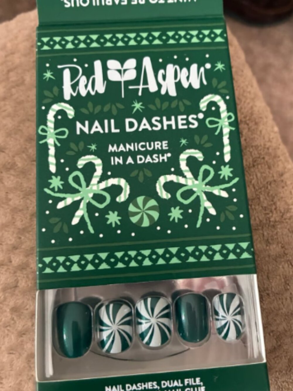 Red Aspen Nail - Marisa Christmas nails new